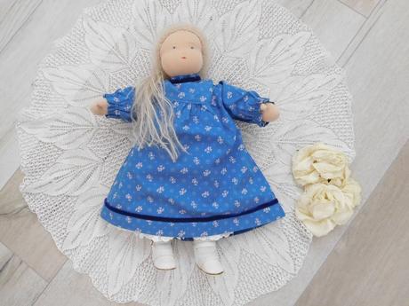 Tkané plátno ivory +krém +modrý prúžok +bábika,,