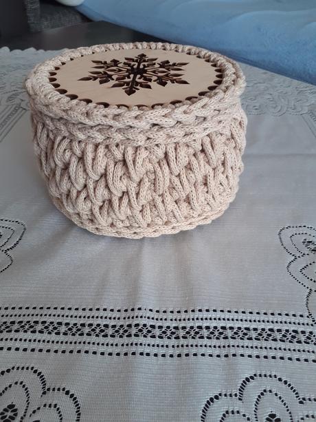 Háčkovaný košík, 