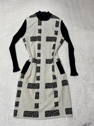 Úpletové béžovo čierne šaty s vreckami magenta, m