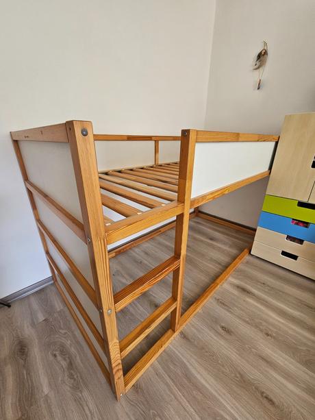 Ikea kura posteľ, šírka (cm): 90,dĺžka (cm): 200