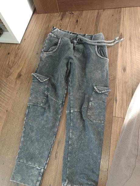 Tepláky despacito, 116