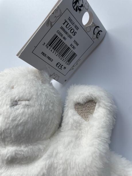 Roztomilá maňuška mačičky, 