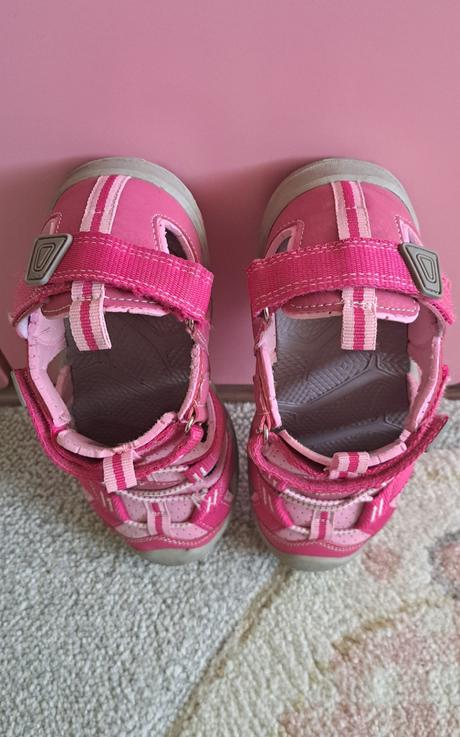 Dievcenske sandale, 34