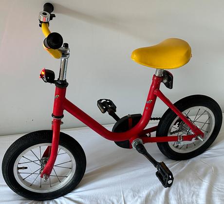Starší červený bike 12, 12