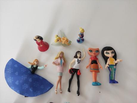 Postavicky dievcenskych kinder a frozen, 