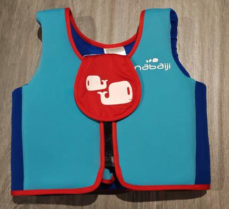 Plávania vesta penova,