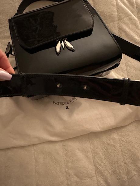 Čierna lakovaná kožená kabelka patrizia pepe orig., patricia pepe