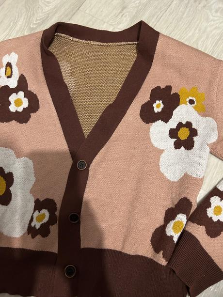 Shein sveter s kvetmi, s