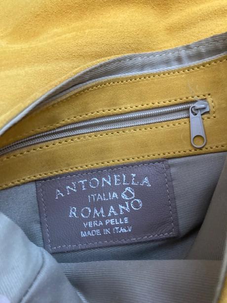 Kabelka z brusenej koze, 