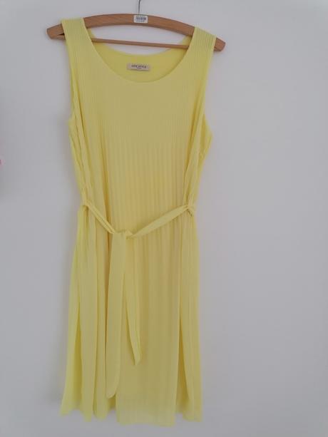 Žlté šaty, 