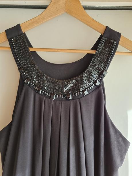 Cierne saty s kamienkami, xl