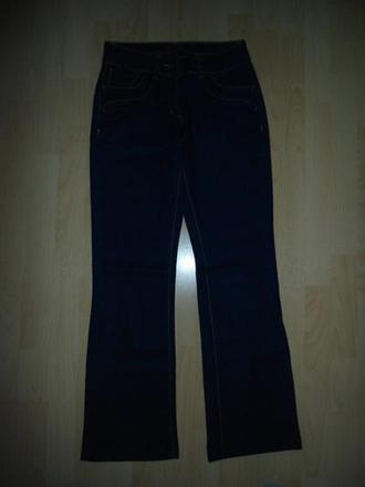 Tmavomodre rifle, 34