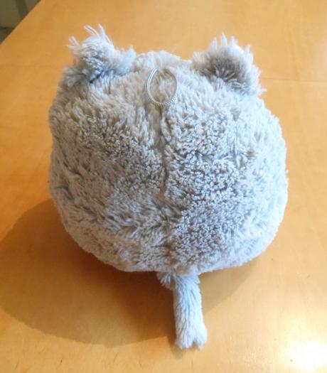 Plyšová mačka guľatá s veľkými očami,