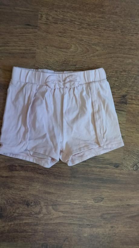 Kraťasy z mašľou, 86