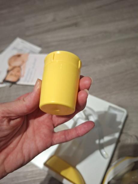 Manuálna odsávačka materského mlieka, 