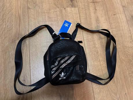 Malý trblietavý ruksak adidas, adidas