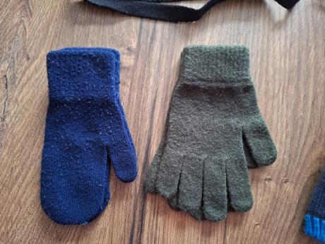 Čiapky a rukavice, 98