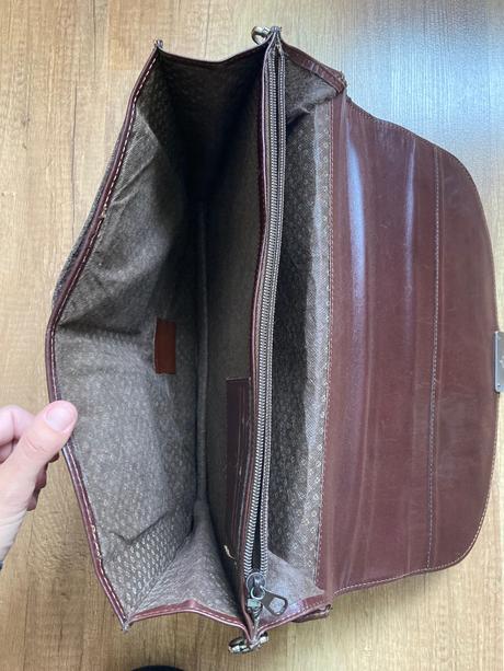 Hnedá kožená aktovka, 