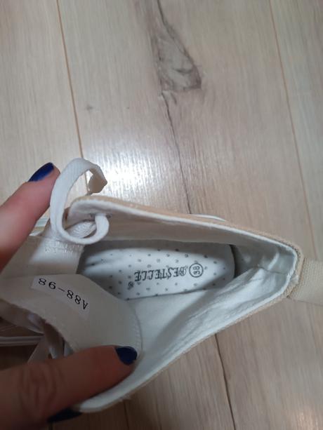 Členkové tenisky, 38