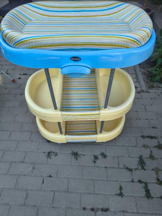 Vanička a prebaľovací pult,