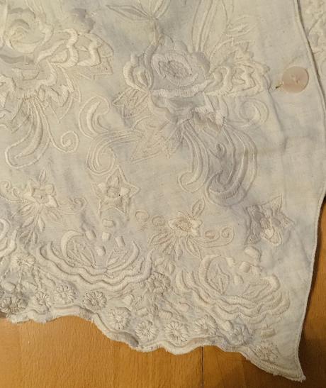 Vyšívaná blúzka + nohavice, m