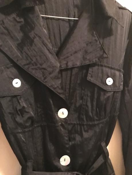 Čierny plášť/trenčkot, s