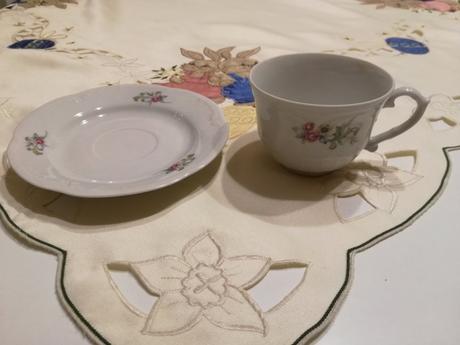 Retro, porcelánová šálka a podšálka,