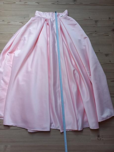 Satenova sukna s topom, s