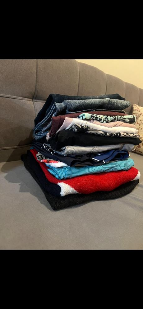 Balík oblečenia, s