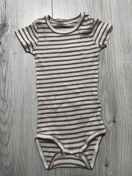 Vrubkovane kratkorukavove body, name it,80