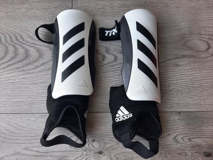 Chrániče na futbal adidas,