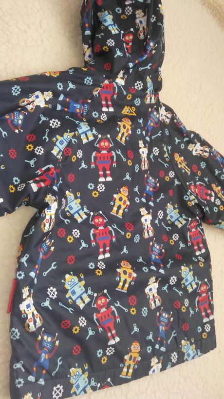 3135. vetrovka s kapucňou znač., 98