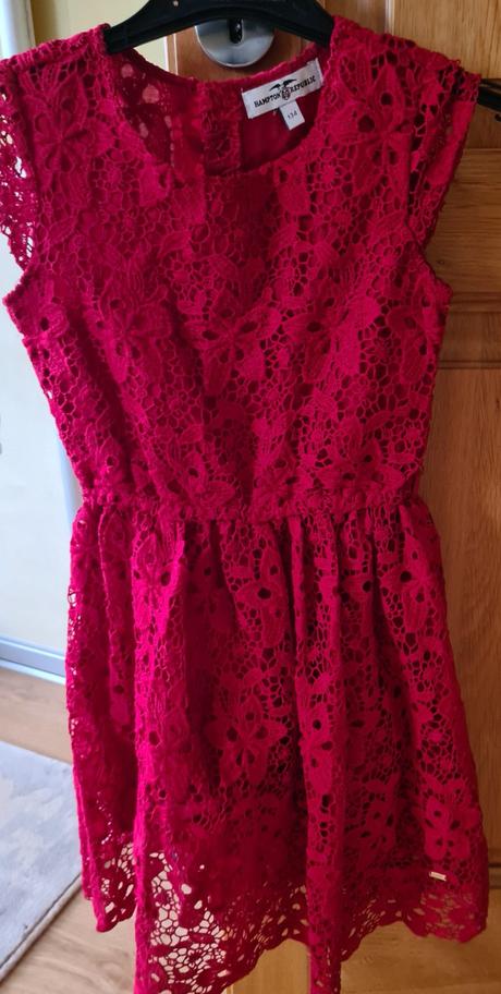 Slávnostné šaty, 134