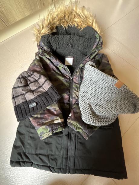 Zimná bunda,čiapka a vlnený nákrčník, sinsay,140