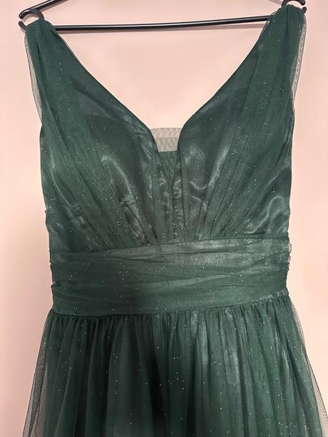 Trblietave šaty aj motýlik, 