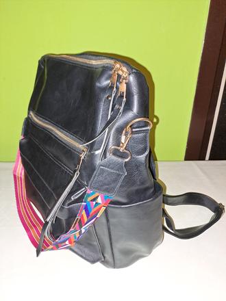 Čierny nadčasový koženkový ruksak/ taška,