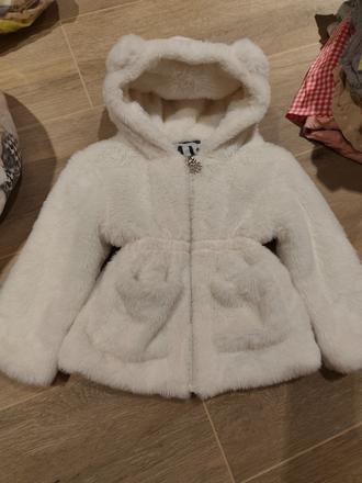 Biely kožušinový kabát na zips s kapucou, 92