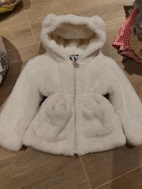 Biely kožušinový kabát na zips s kapucou, 92