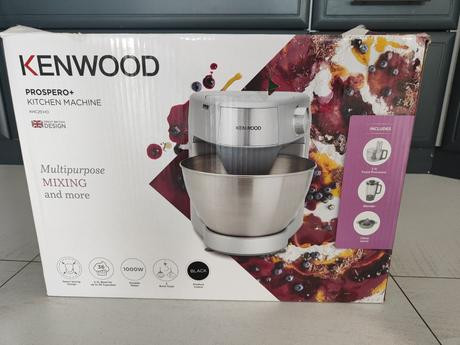 Kuchynský robot kenwood s príslušenstvom,