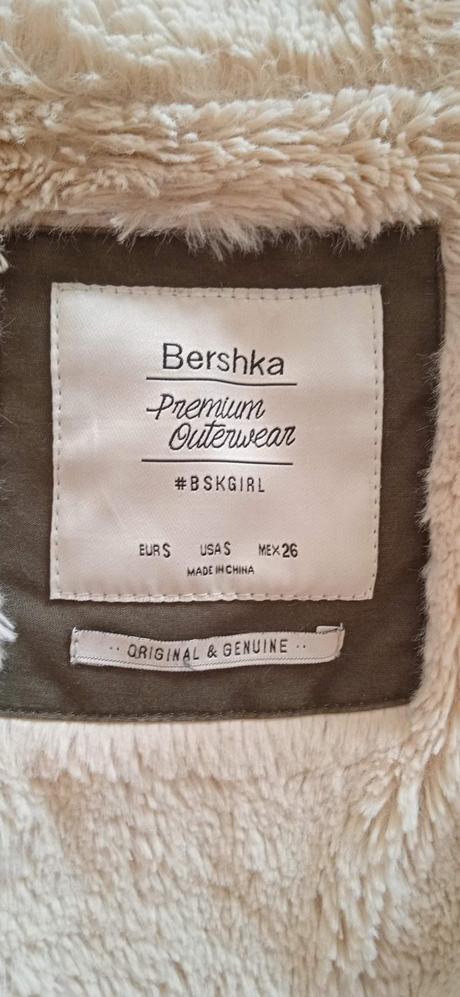 Predám teplú zimnú bundu s kožušinkou, top stav, bershka,s