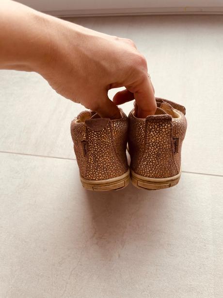 Kvalitné topánky zn. mrugala, 24