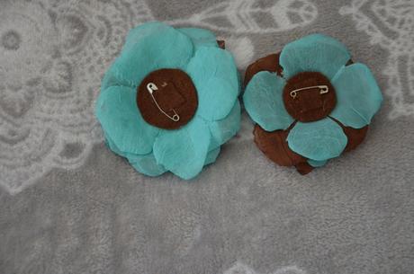 2x mušelínová brošňa,