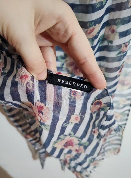 Šatka na krk reserved, reserved