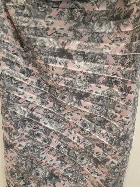 Spolocenske saty plisovane, s