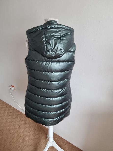 Zelená metalická prešívaná vesta veľ. s, s