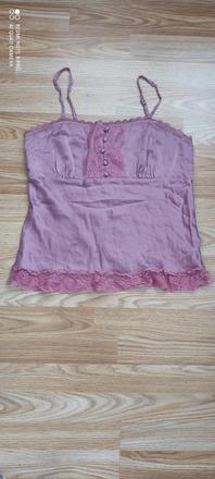 Saténová košieľka, 38