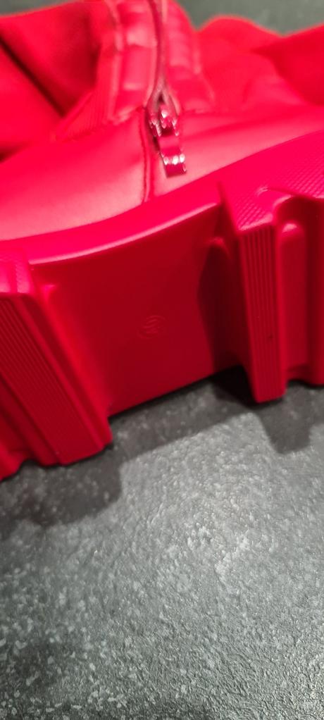 Červené čižmy, 40