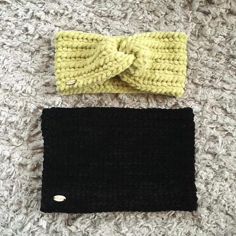 Hackovany set nakrčnik a čelenka, s