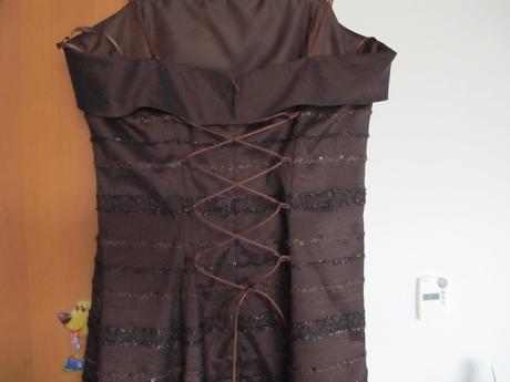 Spoločenské šaty, 42