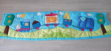 Zástena za posteľ,